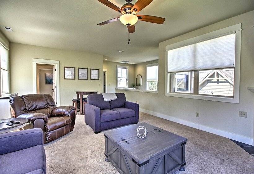 Redmond House W/ Community Amenities Access