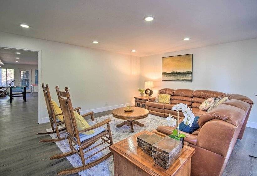 Relaxing Lake Arrowhead Home ~ 1 Mi To Lake!