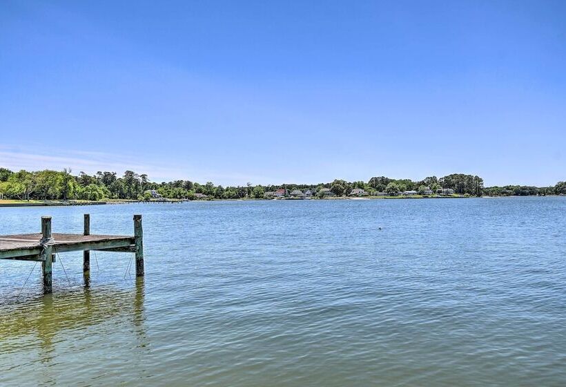 Riverfront Cottage: Fire Pit & Kayaks