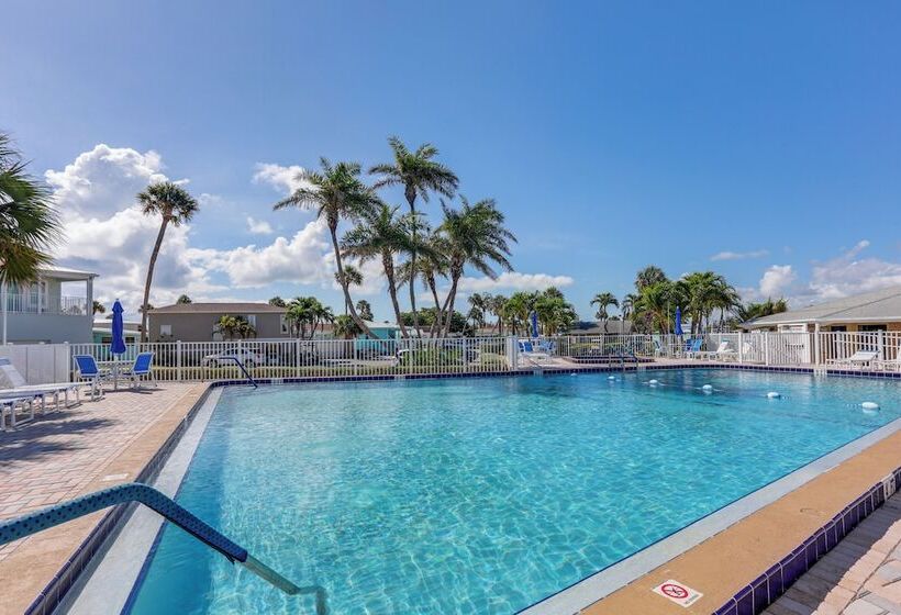 South Hutchinson Island Cottage W/ Beach Access!