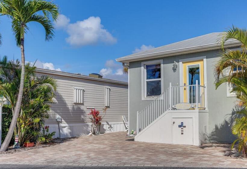South Hutchinson Island Cottage W/ Beach Access!