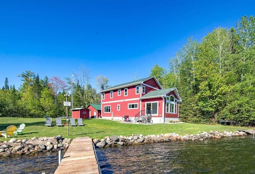 Spacious Lakeside Family Home On Big Bearskin Lake