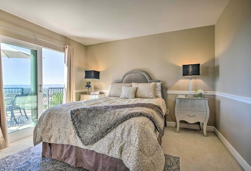 Spacious Villa W/ Great Views & Heated Spa!