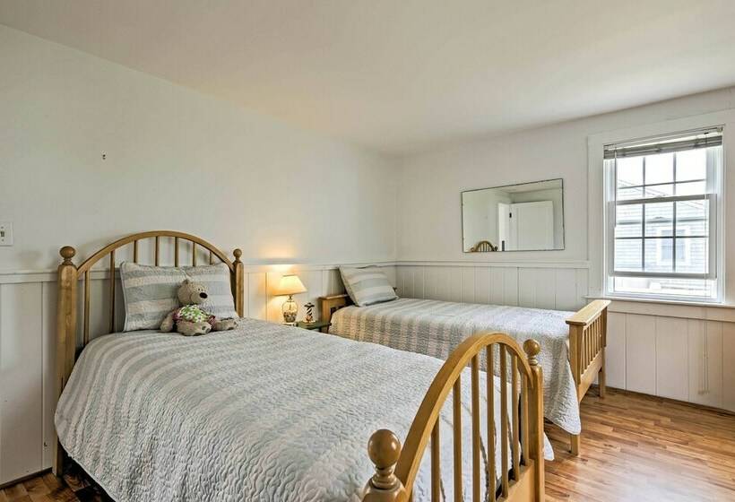 Cape Cod Retreat: Patio, Walk To Craigville Beach