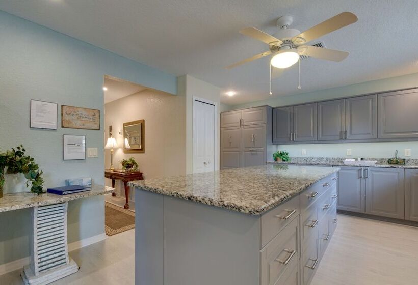 Dock & Lanai: Waterfront Home In Dunnellon