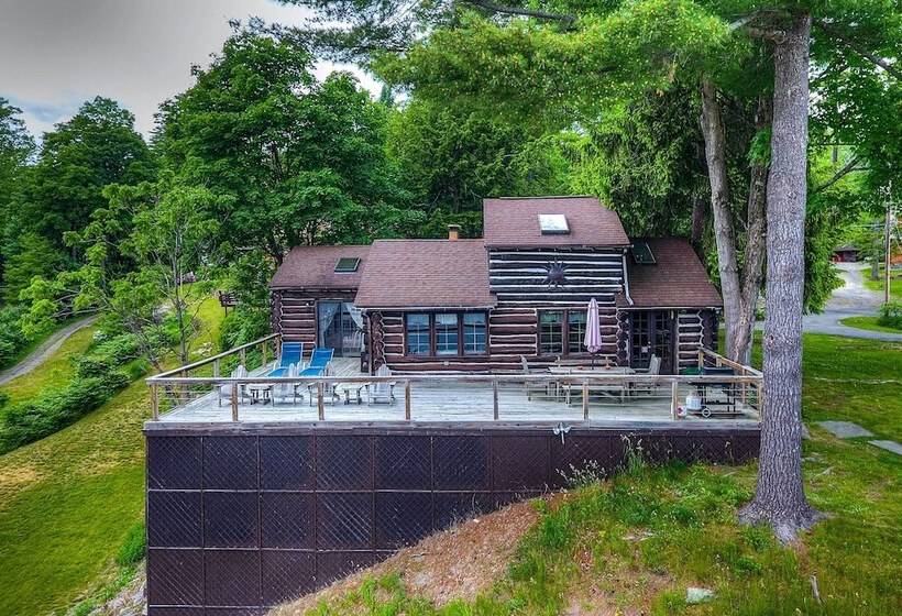 Waterfront Lake George Cabin: Walk To Water