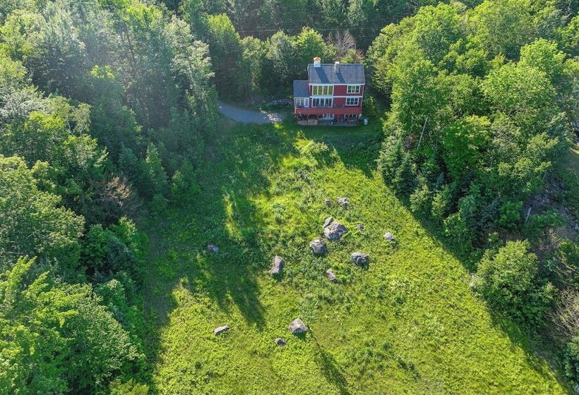 Architect Designed Franconia Home: Hot Tub & Views