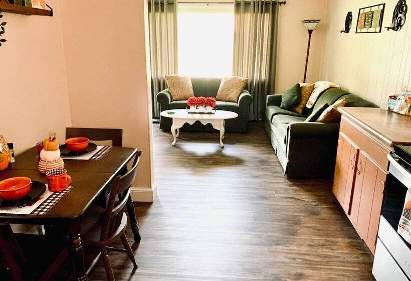 Ashtabula Home Near Walnut Beach + Eateries!