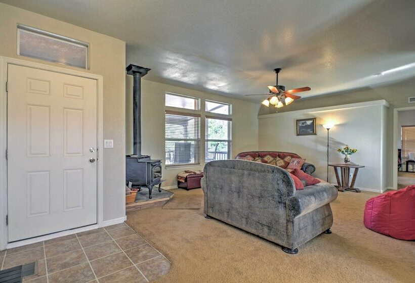 Beautiful Kanab Home W/ Yard   Walk To Restaurants