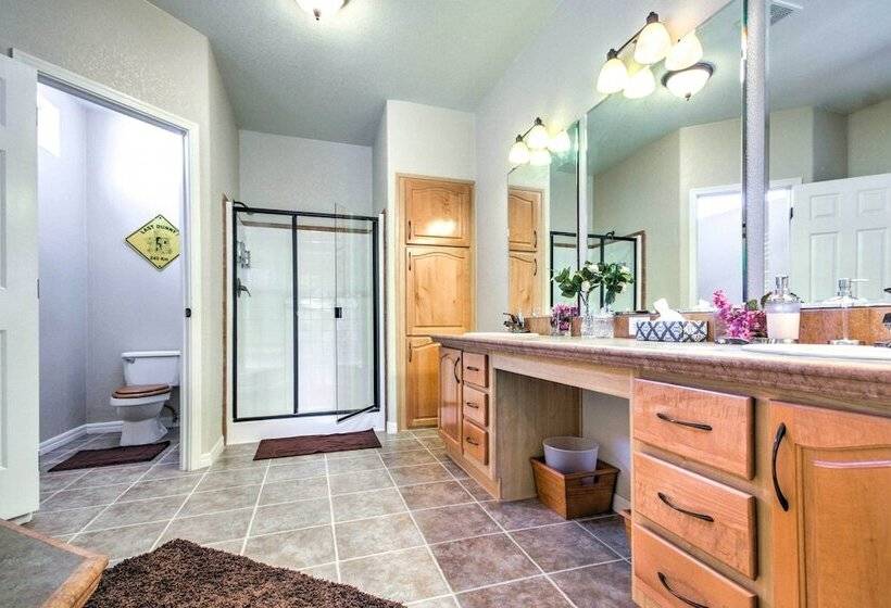 Beautiful Kanab Home W/ Yard   Walk To Restaurants