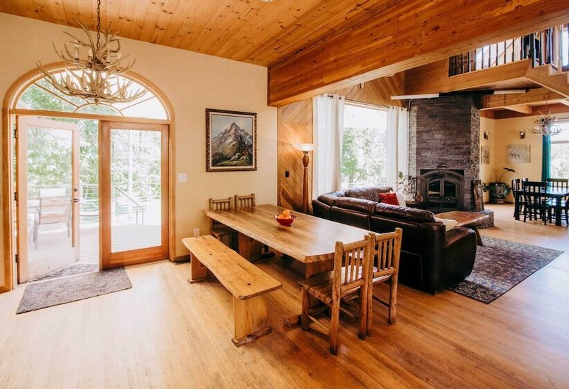 Big House Lodge    Cle Elum Retreat On 8 Acres!