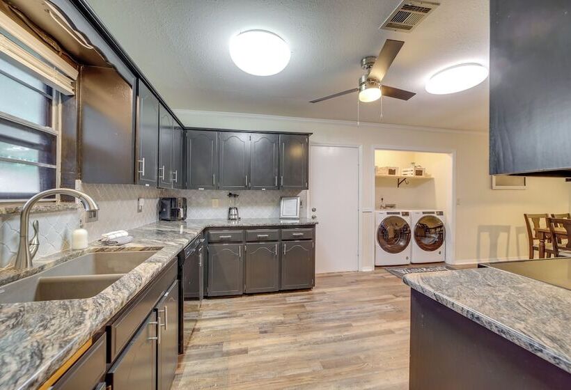 Broken Arrow Home: Family Friendly Amenities!
