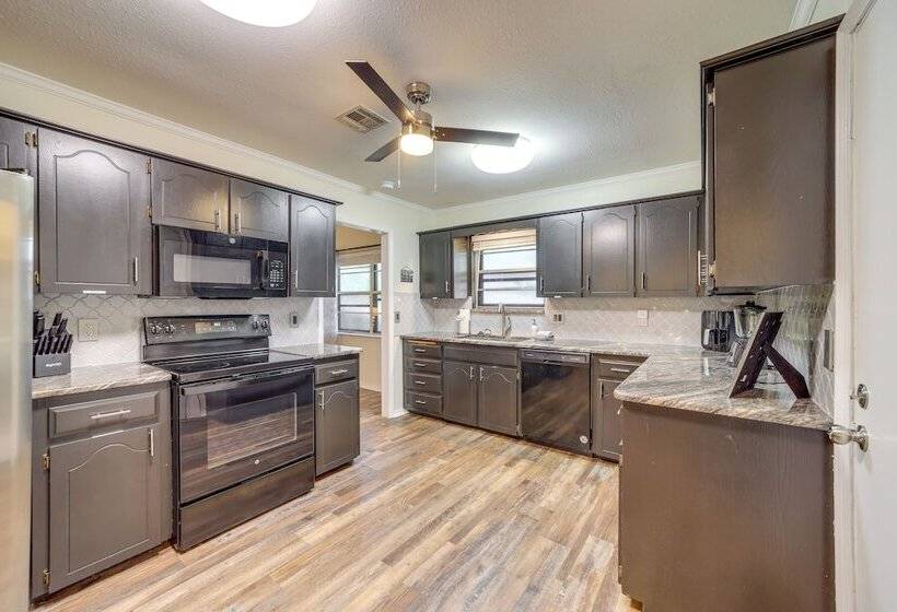 Broken Arrow Home: Family Friendly Amenities!