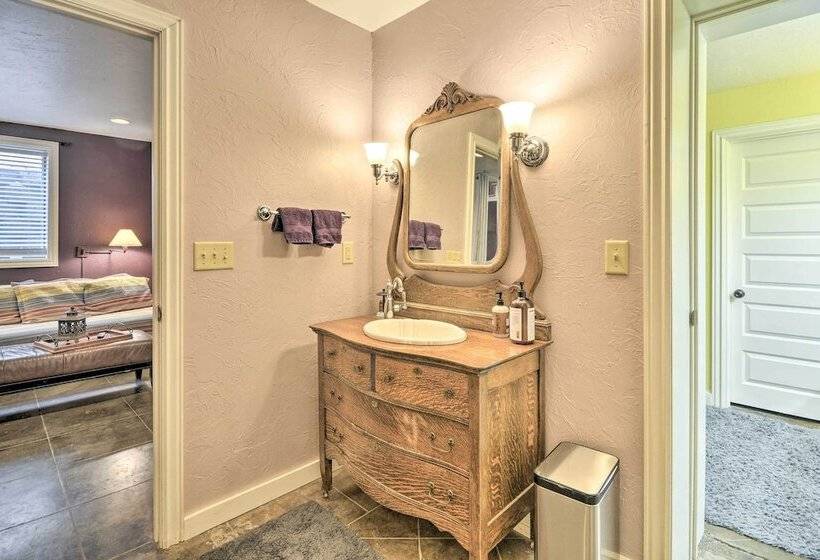 Charming Cody Home, Walk To Downtown!