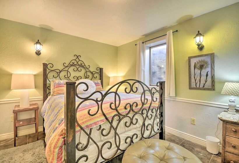 Charming Cody Home, Walk To Downtown!