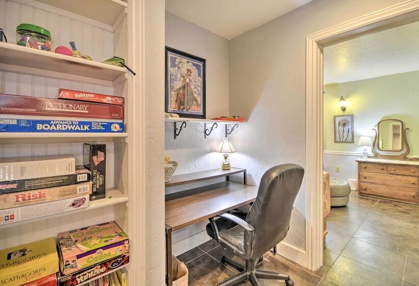 Charming Cody Home, Walk To Downtown!
