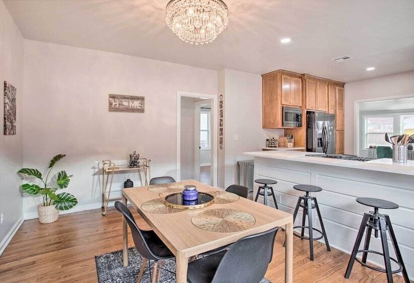 Charming Downtown Home W/ Updated Interior!