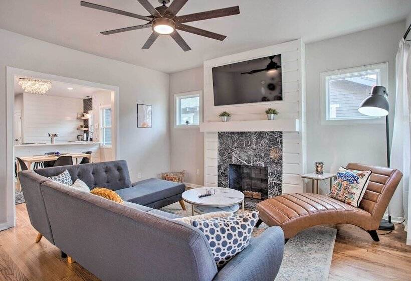 Charming Downtown Home W/ Updated Interior!