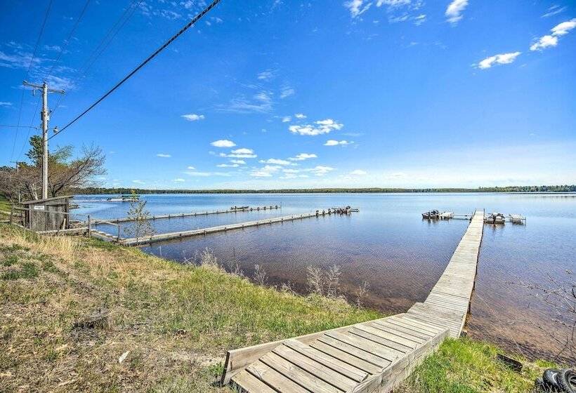 Convenient Cabin W/ Access To 3 Boat Docks!