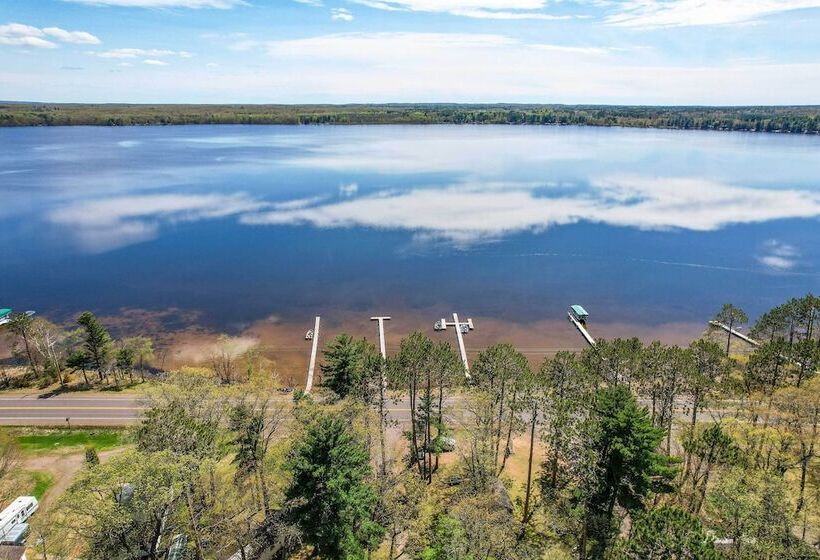 Convenient Cabin W/ Access To 3 Boat Docks!