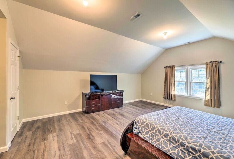 Convenient Jacksonville Home W/ Yard & Patio!