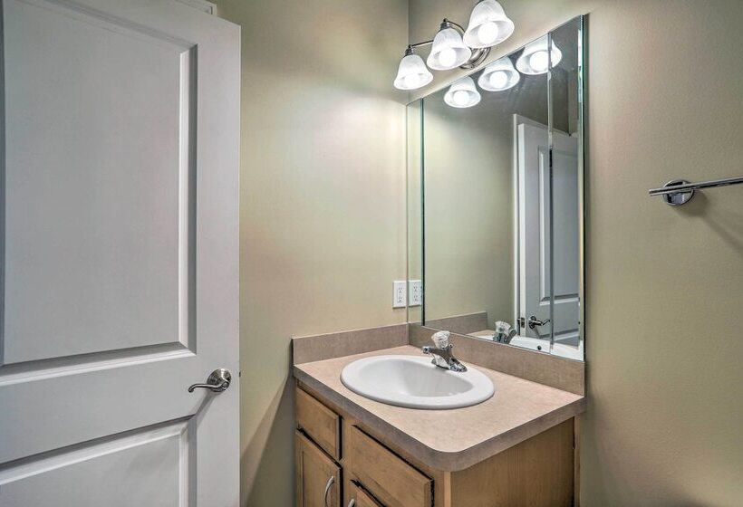 ~ 2 Mi To Downtown   Cozy Cleveland Unit