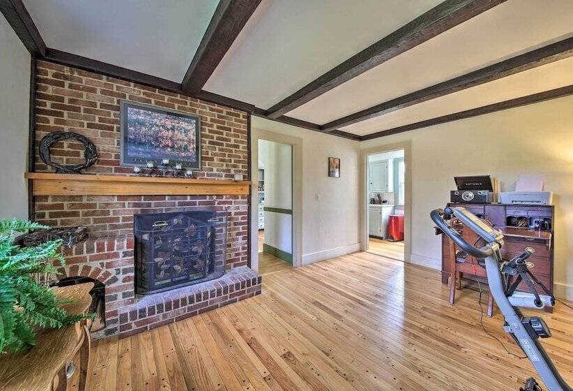 Cozy Colonial Home W/ Bay Access & Water View