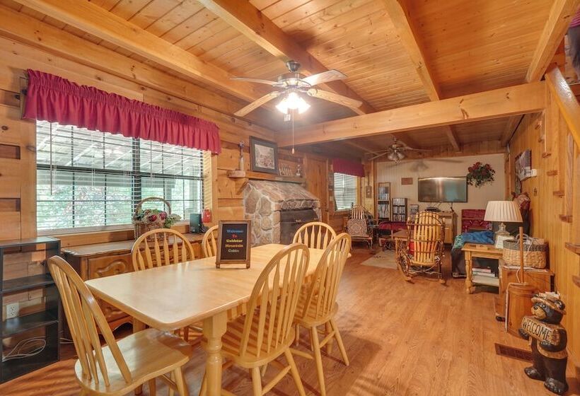 Cozy Tellico Plains Cabin W/ Large Mountain Creek!