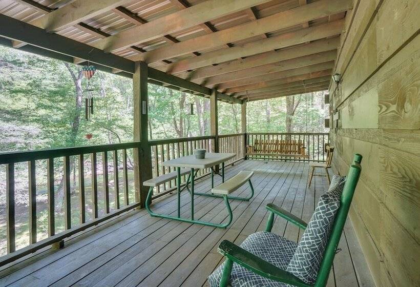 Cozy Tellico Plains Cabin W/ Large Mountain Creek!