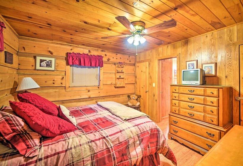 Cozy Tellico Plains Cabin W/ Large Mountain Creek!
