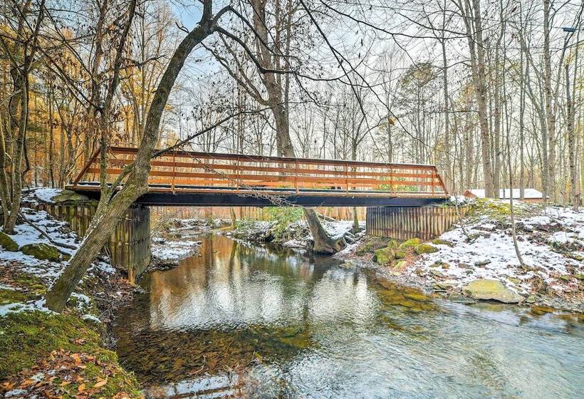 Cozy Tellico Plains Cabin W/ Large Mountain Creek!