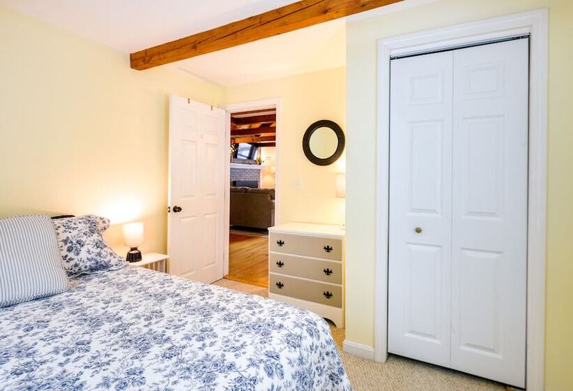 Cozy Tuftonboro Home W/ Deck   Walk To Beaches!