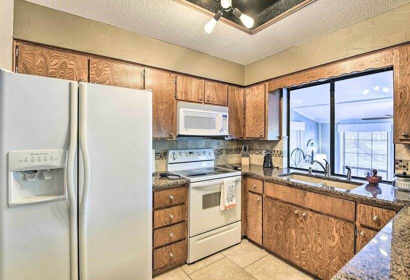 Granbury Home W/ Lake Granbury Access + Dock!