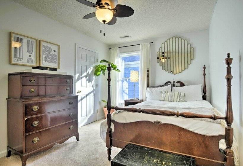 Home With Outdoor Oasis In Downtown Raleigh!