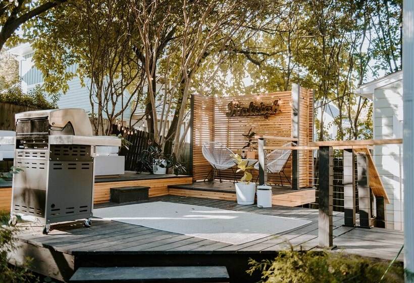 Home With Outdoor Oasis In Downtown Raleigh!