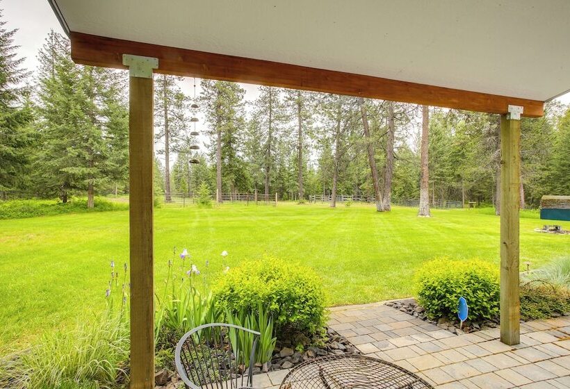10 Mi To Silverwood: Secluded Getaway!