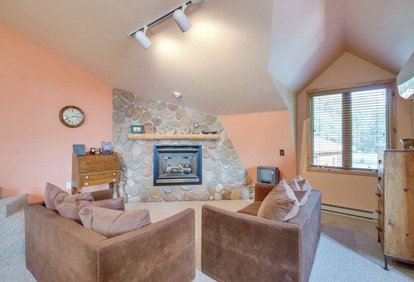 Large Home On Lake Edward W/ Deck & Fire Pit!