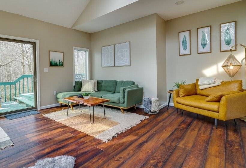 Lovely Poconos Cabin W/ Resort Amenities!