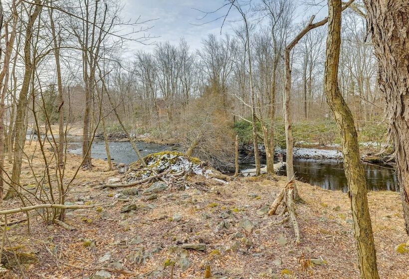 Lovely Poconos Cabin W/ Resort Amenities!
