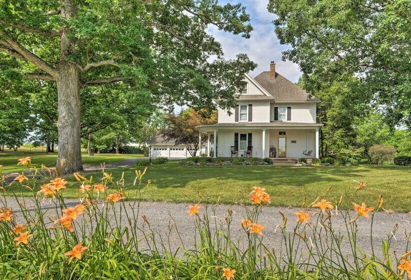Lush, Modern Farmhouse W/ Mtn Views & Sunroom