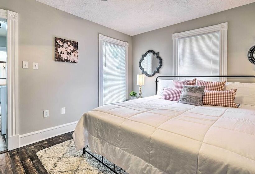 Lush, Modern Farmhouse W/ Mtn Views & Sunroom