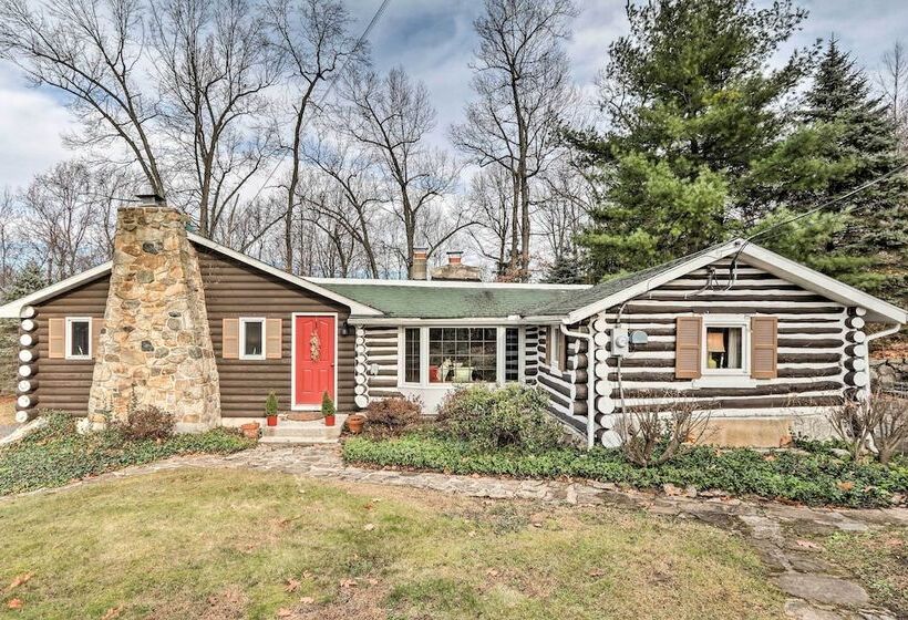 Macungie Cabin W/ Fireplace Near Bear Creek Skiing