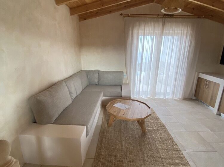 Mani Luxury Suites