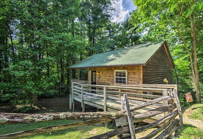 North Carolina Retreat W/ Hot Tub, Deck & Fire Pit