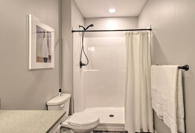 Pearl Lake Retreat W/ Dock & Stunning Views!