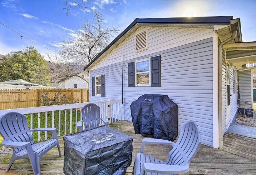 Pet Friendly Charleston Home W/ Fenced Yard!