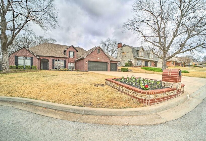Pet Friendly Tulsa Escape W/ Private Hot Tub!