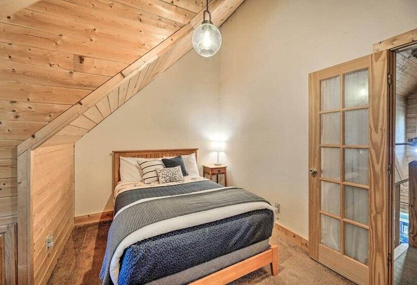 Picturesque Family Cabin W/ Views & Treehouse