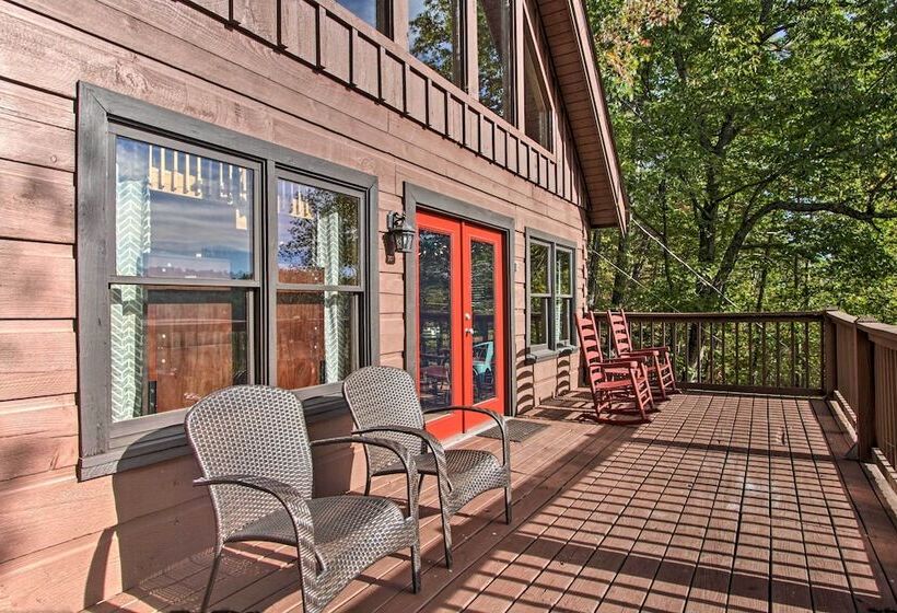 Pigeon Forge  Scenic Solitude  W/ Private Hot Tub!