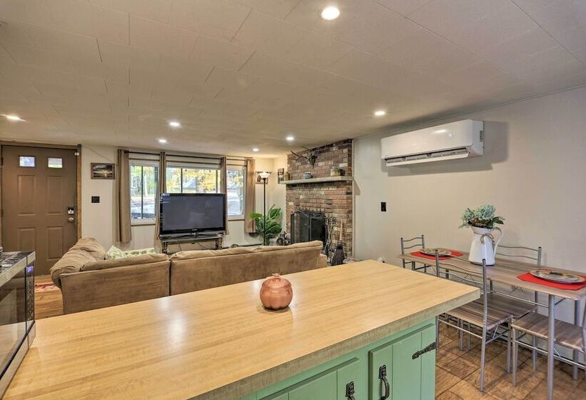 Arrowhead Lake Amenities: Quaint Home W/ Fireplace